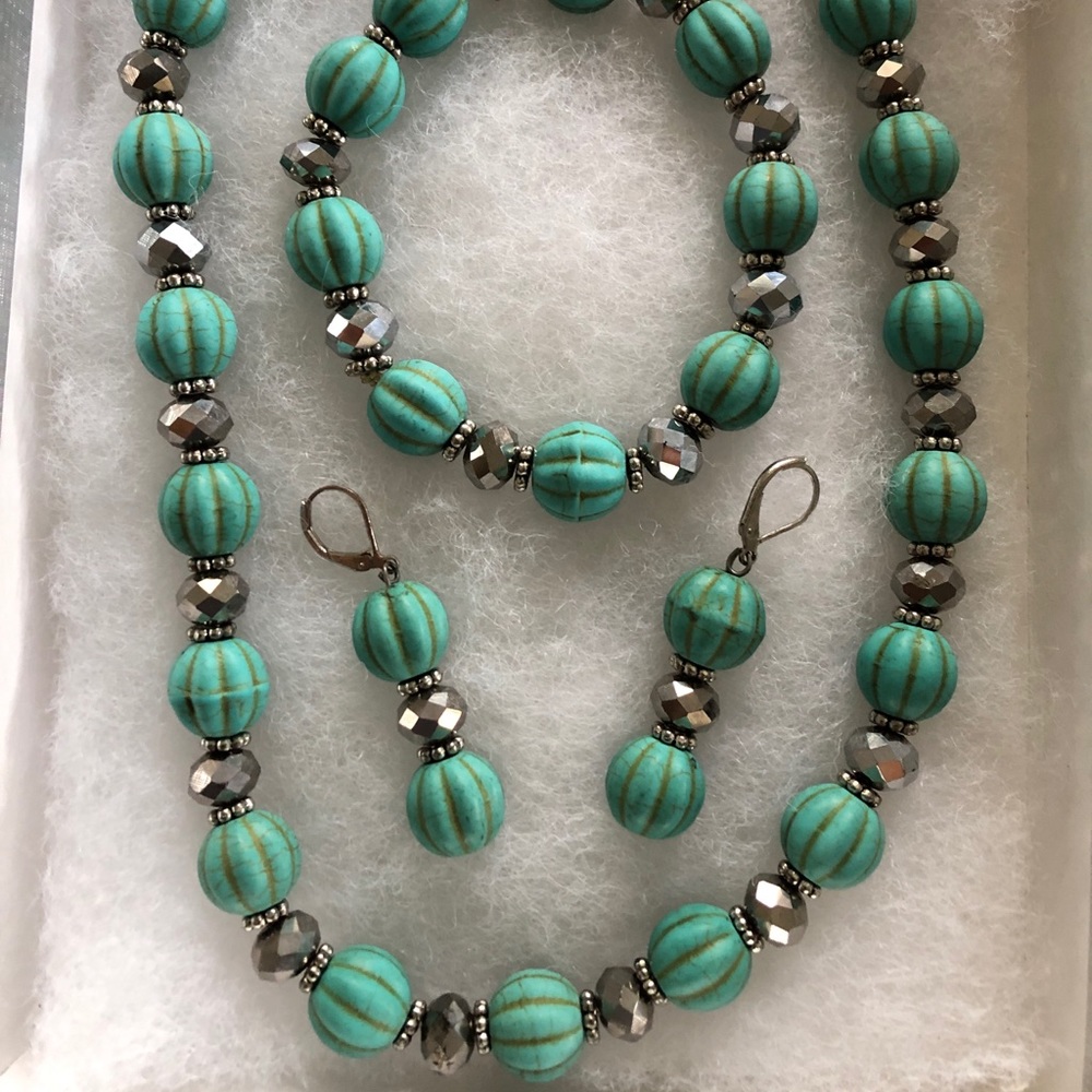 Elegant Necklace, Bracelet and Earring Set